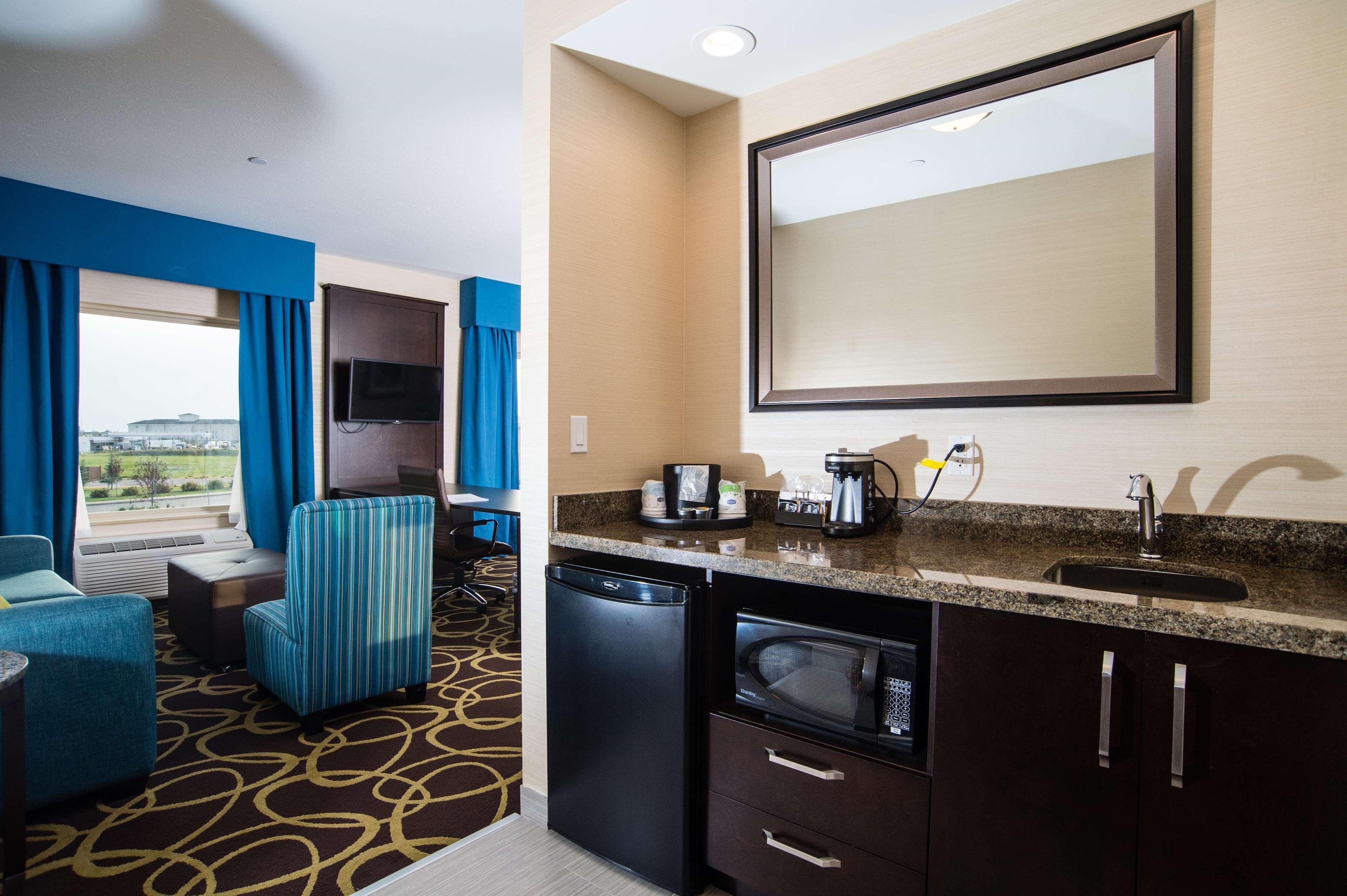 Hampton Inn & Suites East Gate Regina Esterno foto