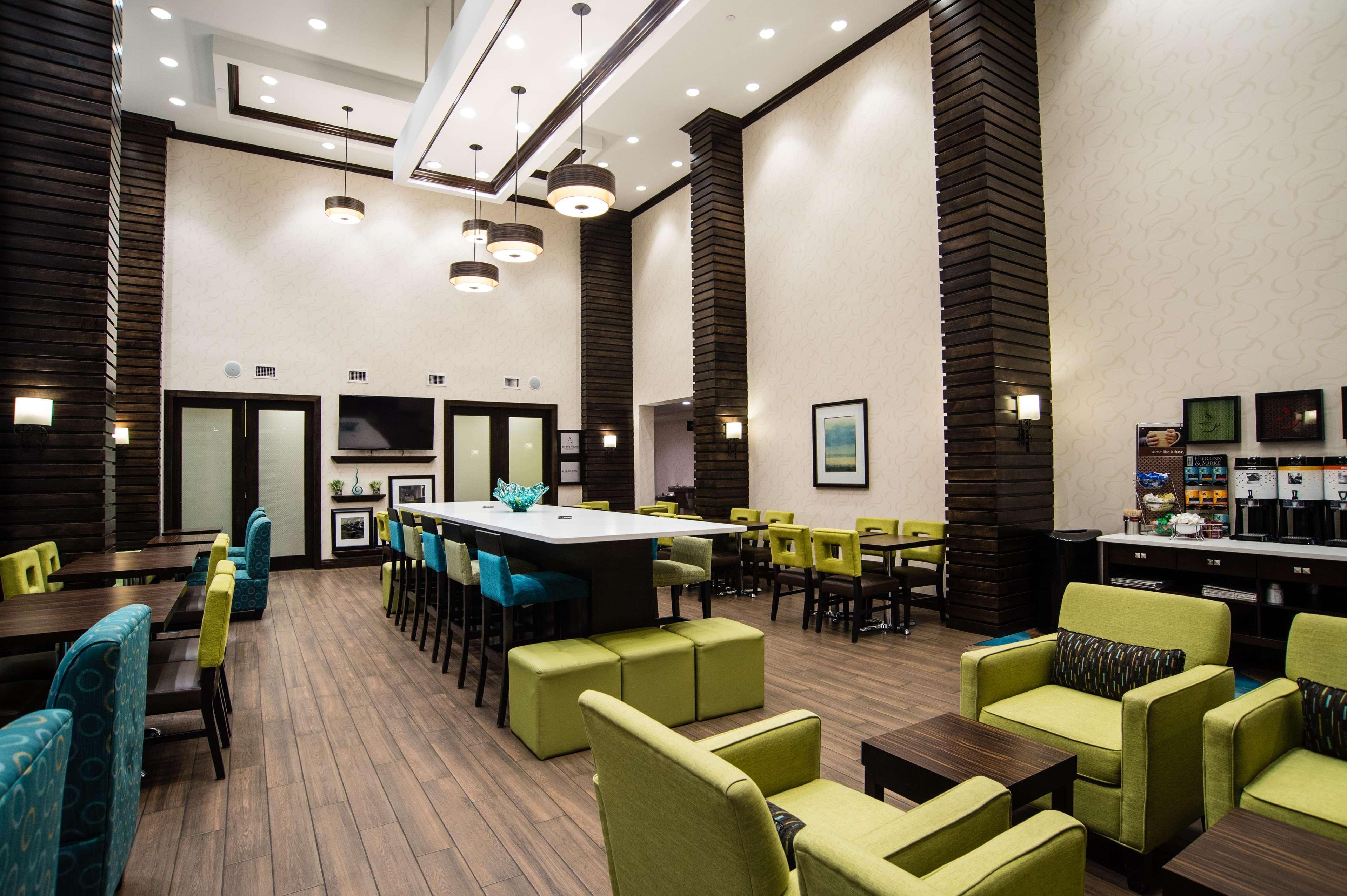 Hampton Inn & Suites East Gate Regina Esterno foto