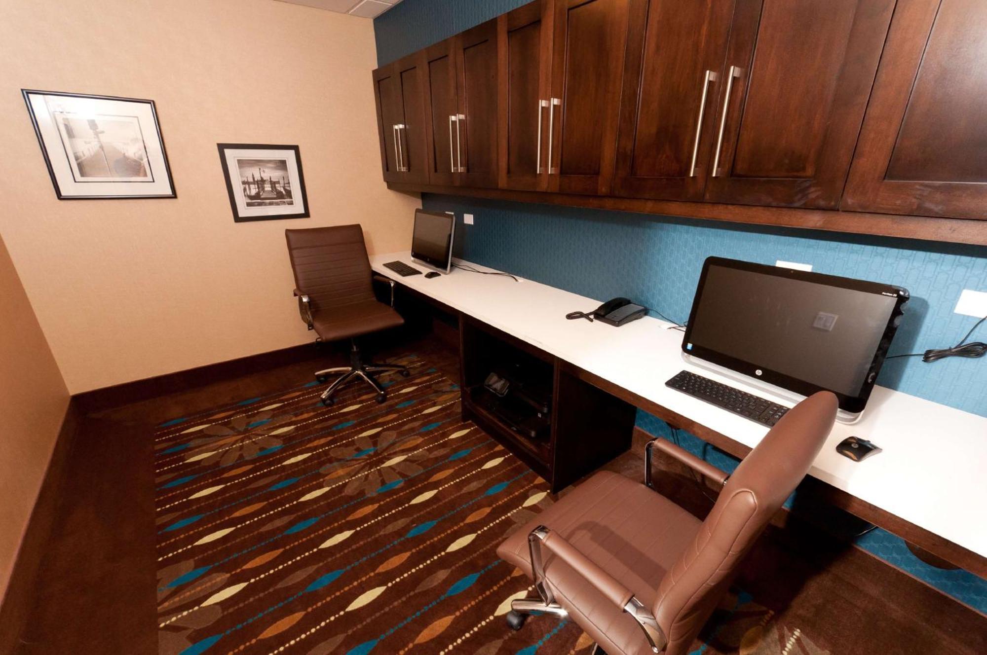 Hampton Inn & Suites East Gate Regina Esterno foto