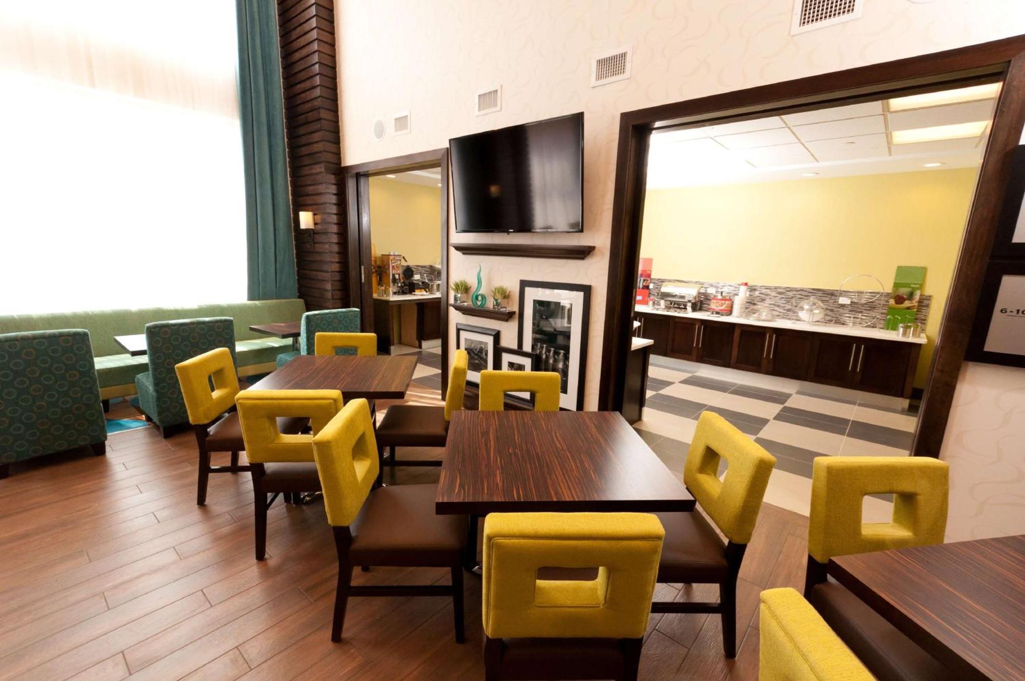 Hampton Inn & Suites East Gate Regina Esterno foto