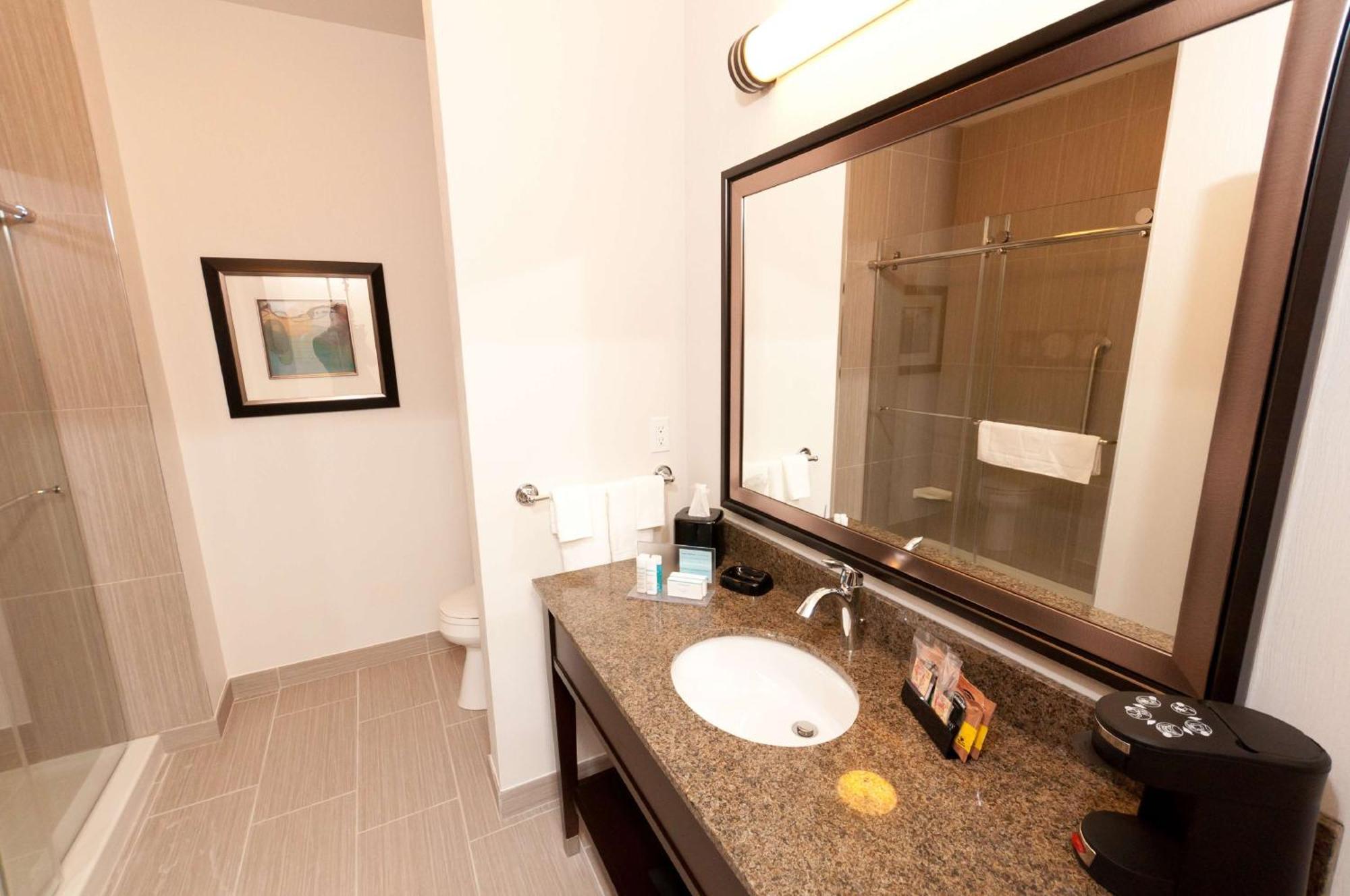 Hampton Inn & Suites East Gate Regina Esterno foto